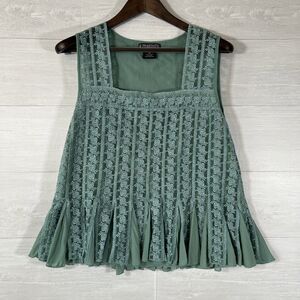 The Pyramid Collection Cottage core Whimsical Sleeveless Embroidered Tank 1x Top